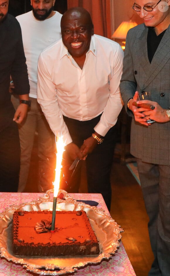 Un beau moment pour Wilfrid Mbappé qui a pu fêter son anniversaire au Maroc
 
Exclusif - Wilfrid Mbappé - Wilfrid Mbappé fête son 54ème anniversaire à Marrakech au Maroc le 12 octobre 2024. C'est l'homme d affaires Fouad Ben Kouider et sa femme Nawel Debbouze (soeur de Jamel) qui ont organisé l'anniversaire surprise du père de Kylian. © Philippe Doignon/Bestimage