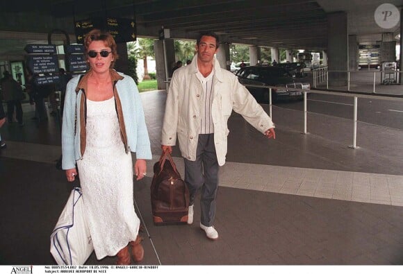 Gérard Lanvin et sa femme Jennifer arrivent à Nice, en 1996