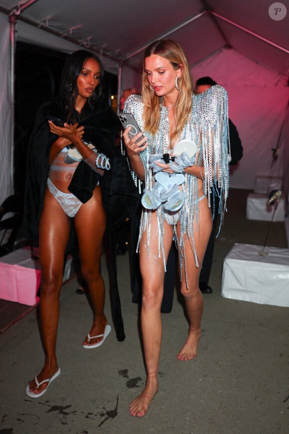 Josephine Skriver, Jasmine Tookes arrivent au show Victoria's secret à New York, le 15 octobre 2024