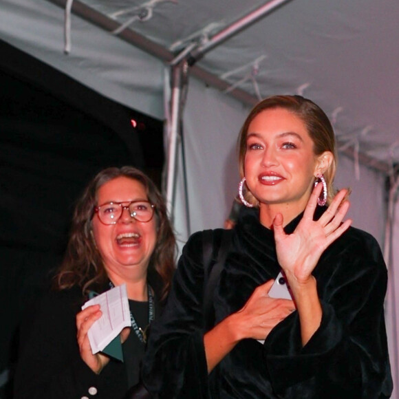 La mannequin Gigi Hadid a ouvert le bal avec des ailes XXL
Gigi Hadid arrive au show Victoria's secret à New York, le 15 octobre 2024