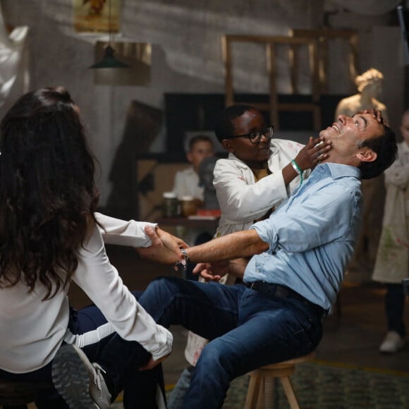 Exclusif - Cindy Fabre (miss France 2005), Anthony Delon sur le tournage du clip "Je garde le sourire !" de l'association Laurette Fugain dans les Studios de l'Usine à Paris, France, le 18 septembre 2024. © Christophe Clovis/Bestimage 