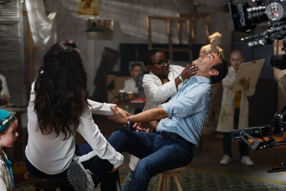 Exclusif - Cindy Fabre (miss France 2005), Anthony Delon sur le tournage du clip "Je garde le sourire !" de l'association Laurette Fugain dans les Studios de l'Usine à Paris, France, le 18 septembre 2024. © Christophe Clovis/Bestimage 