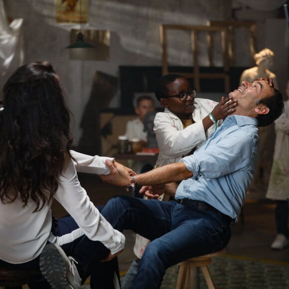 Exclusif - Cindy Fabre (miss France 2005), Anthony Delon sur le tournage du clip "Je garde le sourire !" de l'association Laurette Fugain dans les Studios de l'Usine à Paris, France, le 18 septembre 2024. © Christophe Clovis/Bestimage 