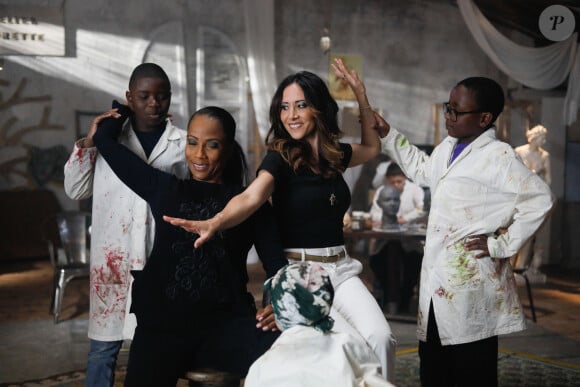 Exclusif - Christine Kelly, Fabienne Carat sur le tournage du clip "Je garde le sourire !" de l'association Laurette Fugain dans les Studios de l'Usine à Paris, France, le 18 septembre 2024. © Christophe Clovis/Bestimage 