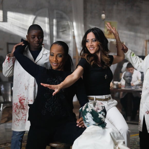 Exclusif - Christine Kelly, Fabienne Carat sur le tournage du clip "Je garde le sourire !" de l'association Laurette Fugain dans les Studios de l'Usine à Paris, France, le 18 septembre 2024. © Christophe Clovis/Bestimage 