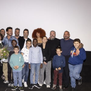 Exclusif - Laurie Cholewa, Adeline Toniutti, Hélène Mannarino, Stéphanie Fugain, Vincent Niclo, Pierre Noguéras, Richard Orlinski, Alicia Aylies, Jean-Baptiste Seckler, Philippe Bas, et les acteurs et enfants malades du clip. - Lancement du clip de l'Association Laurette Fugain au cinéma Mac Mahon à Paris, FRance, le 15 octobre 2024. Film "Je garde le sourire" réalisé par P.Noguéras. © Manuelle Toussaint via Bestimage