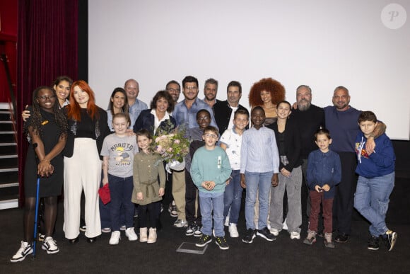 Exclusif - Laurie Cholewa, Adeline Toniutti, Hélène Mannarino, Stéphanie Fugain, Vincent Niclo, Pierre Noguéras, Richard Orlinski, Alicia Aylies, Jean-Baptiste Seckler, Philippe Bas, et les acteurs et enfants malades du clip. - Lancement du clip de l'Association Laurette Fugain au cinéma Mac Mahon à Paris, FRance, le 15 octobre 2024. Film "Je garde le sourire" réalisé par P.Noguéras. © Manuelle Toussaint via Bestimage