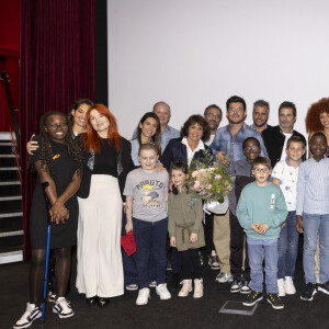 Exclusif - Laurie Cholewa, Adeline Toniutti, Hélène Mannarino, Stéphanie Fugain, Vincent Niclo, Pierre Noguéras, Richard Orlinski, Alicia Aylies, Jean-Baptiste Seckler, Philippe Bas, et les acteurs et enfants malades du clip. - Lancement du clip de l'Association Laurette Fugain au cinéma Mac Mahon à Paris, FRance, le 15 octobre 2024. Film "Je garde le sourire" réalisé par P.Noguéras. © Manuelle Toussaint via Bestimage