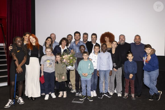 Exclusif - Laurie Cholewa, Adeline Toniutti, Hélène Mannarino, Stéphanie Fugain, Vincent Niclo, Pierre Noguéras, Richard Orlinski, Alicia Aylies, Jean-Baptiste Seckler, Philippe Bas, et les acteurs et enfants malades du clip. - Lancement du clip de l'Association Laurette Fugain au cinéma Mac Mahon à Paris, FRance, le 15 octobre 2024. Film "Je garde le sourire" réalisé par P.Noguéras. © Manuelle Toussaint via Bestimage