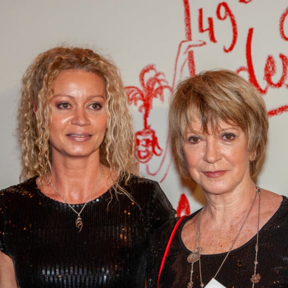 La chanteuse et compositrice Alice Dona et sa fille la coach artistique Raphaëlle Ricci lors du photocall de la 49 éme édition du gala des artistes au cirque d'hiver Bouglione. © Patrick Carpentier / Bestimage