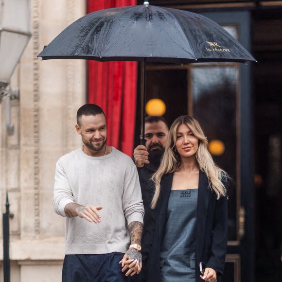 Il avait été vu à Paris en couple avec Kate Cassidy au printemps dernier
Liam Payne et sa compagne Kate Cassidy à la sortie de l'hôtel La Réserve lors de la mode femme automne / hiver 2024-2025 lors de la Fashion Week de Paris (PFW), à Paris, France, le 2 mars 2024.