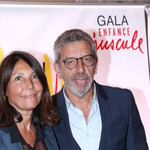 Docteur Michel Cymes et sa femme Nathalie Cymes à la soirée de gala Enfance Majuscule à Salle Gaveau à Paris le 7 octobre 2024. Enfance Majuscule milite activement pour une libération de la parole des victimes, et pour une réelle prise en compte par les pouvoirs publics des violences et des maltraitances quotidiennes subies par les enfants. © Bertrand Rindoff / Bestimage 