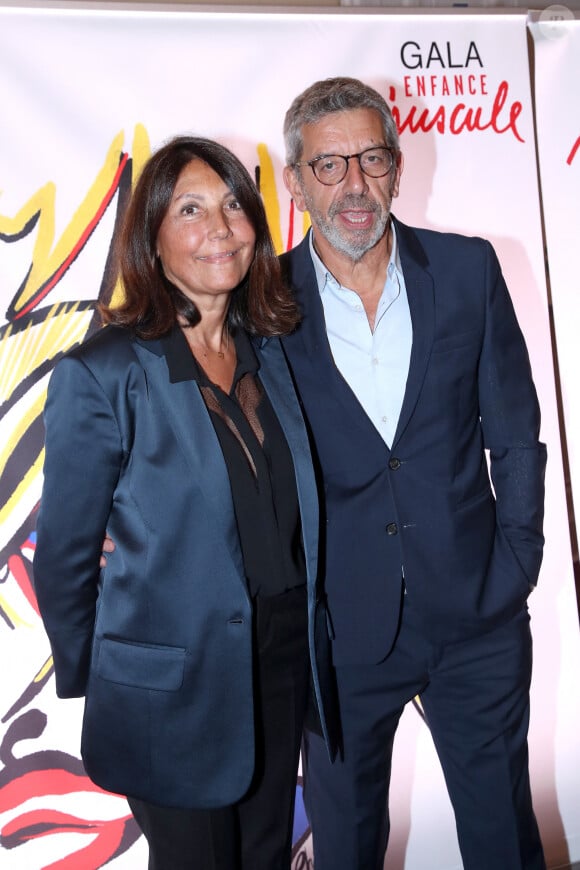 Docteur Michel Cymes et sa femme Nathalie Cymes à la soirée de gala Enfance Majuscule à Salle Gaveau à Paris le 7 octobre 2024. Enfance Majuscule milite activement pour une libération de la parole des victimes, et pour une réelle prise en compte par les pouvoirs publics des violences et des maltraitances quotidiennes subies par les enfants. © Bertrand Rindoff / Bestimage 