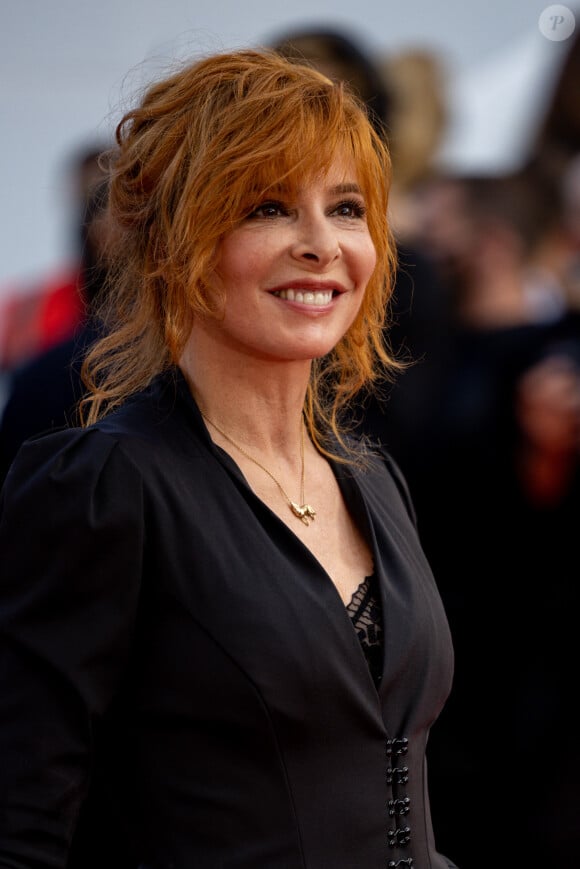 Mylène Farmer - Montée des marches du film " OSS 117 : Alerte rouge en Afrique Noire " lors du 74ème Festival International du Film de Cannes. Le 17 juillet 2021 © Borde-Jacovides-Moreau / Bestimage