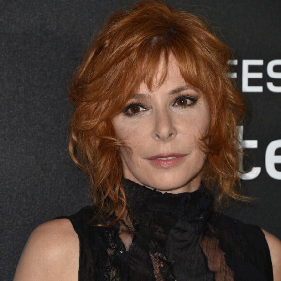 Bien différent de Bambi, film dans lequel elle est la voix-off, ce projet est un film d'anticipation sur l'intelligence artificielle. Un sujet qui n'a jamais autant été dans l'actualité.
Mylène Farmer au Photocall de la soirée des Trophées Chopard 2021 lors du 74ème festival du film de Cannes au salon Croisette de l'hôtel Majestic le 9 juillet 2021 © Borde / Jacovides / Moreau / Bestimage