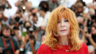 Mylène Farmer inquiétée par l'IA ? La star très renseignée sur ce sujet, objet à "fantasmes" et "craintes"