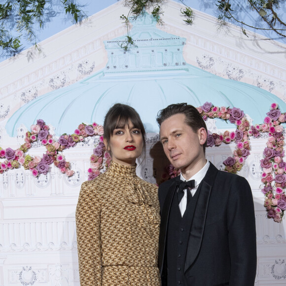 "Mon petit-fils a du sang corse, sicilien, marseillais et dunkerquois par Clara, grec et écossais par Alex... Quel beau mélange !"
Clara Luciani et son compagnon Alex Kapranos - Photocall du 40ème Gala de Charité AROP (Association pour le Rayonnement de l'Opéra de Paris) à l'Opera Garnier à Paris le 27 février 2020. © Pierre Perusseau/Bestimage