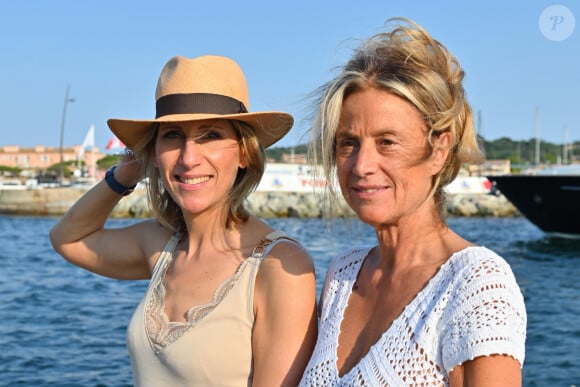 " Quand je suis à Paris, j'ai l'impression d'être en apnée ", confiait-elle dans une interview pour Le Parisien.
Exclusif - Maud Fontenoy, Agnès Bouquet - Dévoilement de l'oeuvre de JBC sur le phare de Saint-Tropez et projection du documentaire de M.Fontenoy, "Bleu, Un océan de solutions en Polynésie", à l'occasion de la la sixième édition de Saint-Tropez Couleur Bleu, en hommage à Colette. Le 16 juin 2023