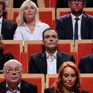 Tout ceci sous les yeux attentifs d'Anthony Delon...
Carmen Chaplin, Anthony Delon, Abd Al Malik pendant la cérémonie de remise du prix lumière à I.Huppert lors de la 16ème édition du Festival Lumière à l'Amphithéâtre - Centre de Congrès à Lyon, France, le 18 octobre 2024. © Dominique Jacovides/Bestimage 