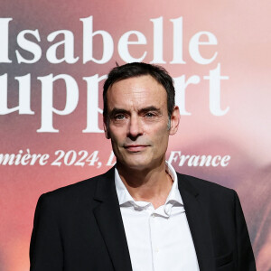 Anthony Delon au photocall de la cérémonie de remise du prix lumière de la 16ème édition du Festival Lumière à l'Amphithéâtre - Centre de Congrès à Lyon, France, le 18 octobre 2024. © Dominique Jacovides/Bestimage 