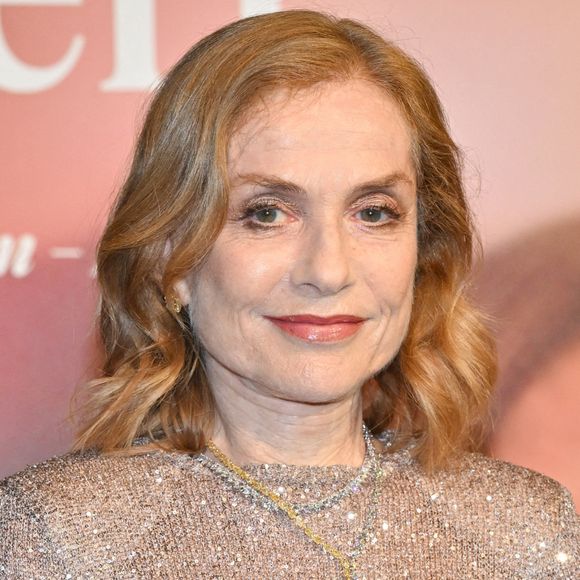 À 71 ans, Isabelle Huppert a été mise à l'honneur au Festival Lumière à Lyon...
Isabelle Huppert assiste à la cérémonie du Prix Lumière lors du 16e Festival du film Lumière à Lyon, France. Photo par Julien Reynaud/APS-Medias/ABACAPRESS.COM