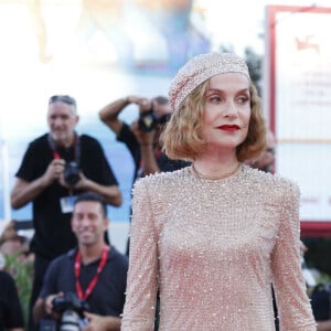 Isabelle Huppert assiste à la première de "Queer" lors de la 81e édition du Festival international du film de Venise au Palazzo del Cinema sur le Lido à Venise, Italie, le 03 septembre 2024.