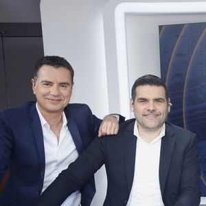 Exclusif - Les journalistes Laurent Luyat et Matthieu Lartot - Plateau de France Télévision lors des Internationaux de France de Tennis de Roland Garros 2024 - Jour 1 à Paris le 26 Mai 2024. © Bertrand Rindoff / Bestimage