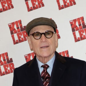 Tcheky Karyo qui tient un rôle dans "The Killer" a également pris le temps de sourire aux photographes et il n'était pas le seul. 
Tcheky Karyo - Avant-première du film "The Killer" au cinéma Pathé Palace à Paris © Coadic Guirec / Olivier Borde / Bestimage