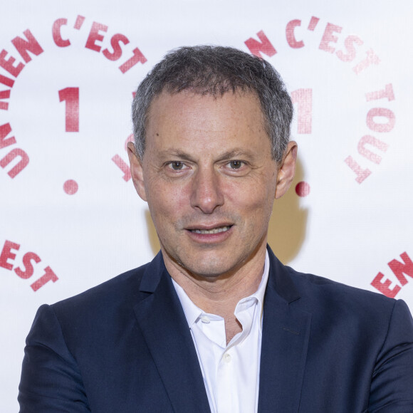 Marc-Olivier Fogiel au photocall des invités au dîner de gala de l'association "Un rien c'est tout" au musée de l'armée aux Invalides à Paris le 7 mars 2024.© Cyril Moreau / Bestimage 