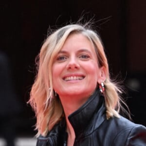 Ayant acquis une belle maison en Bretagne qui est devenu son "refuge", elle racontait aux journalistes de Version Fémina qu'elle aimait s'y rendre dès que possible afin de passer du temps avec son fils.
Melanie Laurent