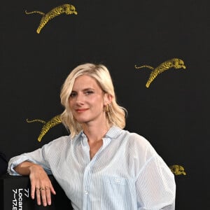 "Ma fille de 3 ans va y être scolarisée. Elle sera tellement heureuse, elle qui fait des câlins à tous les arbres qu'elle croise - ce qui, en ville, est assez cocasse !"
Mélanie Laurent, prix Excellence Award Davide Campari, lors de la 77ème Edition du Festival International du Film de Locarno. Le 7 août 2024 © Nick Zonna-IPA / Zuma Press / Bestimage 