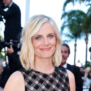 Auprès du Parisien, elle confiait : "Mes enfants vont à l'école en sautillant de joie, font des câlins aux arbres."
Mélanie Laurent - Montée des marches pour la cérémonie de clôture du 77ème Festival International du Film de Cannes au Palais des Festivals à Cannes. Le 25 mai 2024 © Jacovides-Moreau / Bestimage 