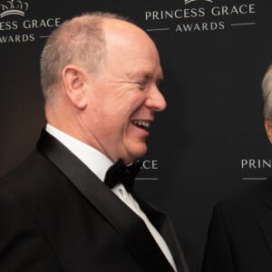 Le Prince Albert II de Monaco et Michael Douglas assistent au gala du 40e anniversaire des Princess Grace Awards à l'hôtel Pierre le 23 octobre 2024 à New York City, NY, USA. Photo par Janet mayer/INSTARimages/ABACAPRESS.COM