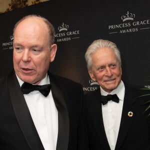 Le Prince Albert II de Monaco et Michael Douglas assistent au gala du 40e anniversaire des Princess Grace Awards à l'hôtel Pierre le 23 octobre 2024 à New York City, NY, USA. Photo par Janet mayer/INSTARimages/ABACAPRESS.COM