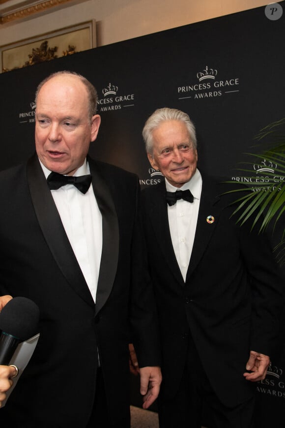 Le Prince Albert II de Monaco et Michael Douglas assistent au gala du 40e anniversaire des Princess Grace Awards à l'hôtel Pierre le 23 octobre 2024 à New York City, NY, USA. Photo par Janet mayer/INSTARimages/ABACAPRESS.COM