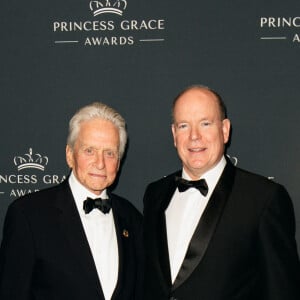 Michael Douglas, le prince Albert II de Monaco au photocall de la soirée du 40ème anniversaires des Princess Grace Awards au Pierre Hotel à New York le 23 octobre 2024. © Daniel Ryan / Bestimage