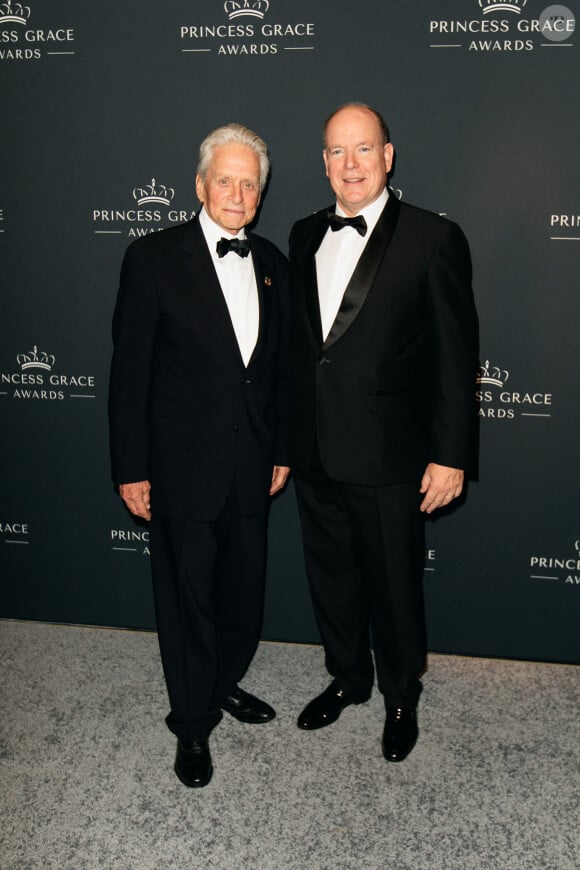 Michael Douglas, le prince Albert II de Monaco au photocall de la soirée du 40ème anniversaires des Princess Grace Awards au Pierre Hotel à New York le 23 octobre 2024. © Daniel Ryan / Bestimage