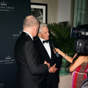 Le prince Albert II de Monaco, Michael Douglas au photocall de la soirée du 40ème anniversaires des Princess Grace Awards au Pierre Hotel à New York le 23 octobre 2024. © Daniel Ryan / Bestimage