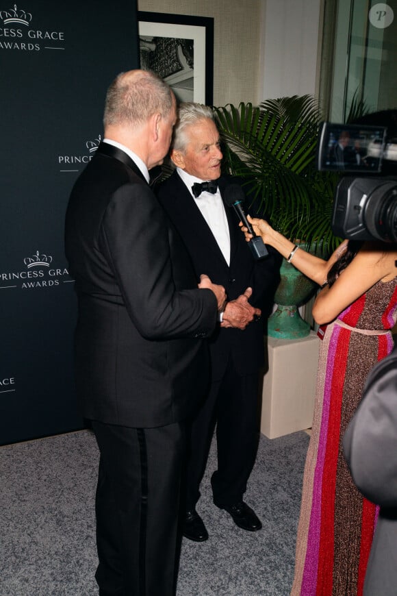 Le prince Albert II de Monaco, Michael Douglas au photocall de la soirée du 40ème anniversaires des Princess Grace Awards au Pierre Hotel à New York le 23 octobre 2024. © Daniel Ryan / Bestimage