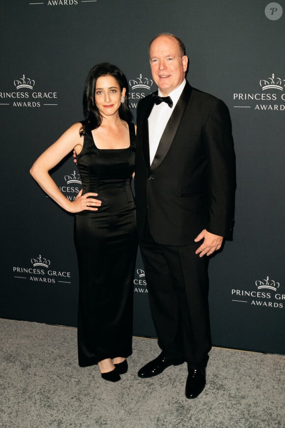 Lila Neugebauer, le prince Albert II de Monaco au photocall de la soirée du 40ème anniversaires des Princess Grace Awards au Pierre Hotel à New York le 23 octobre 2024. © Daniel Ryan / Bestimage