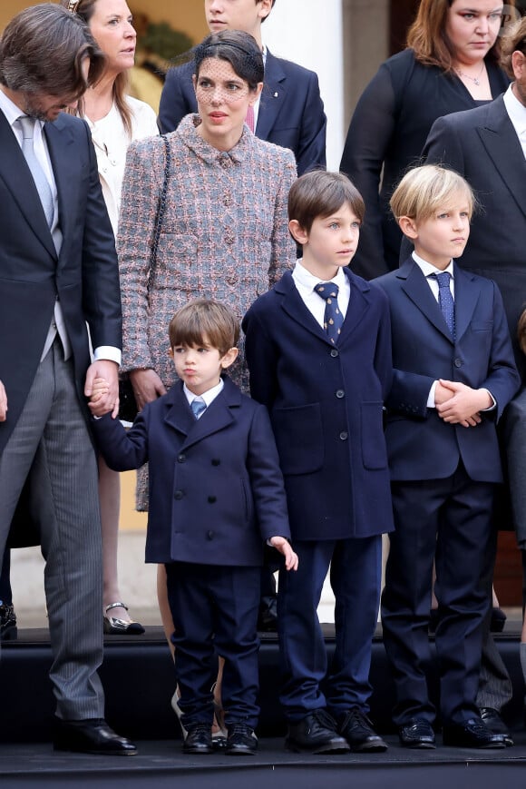 Dimitri Rassam, Balthazar Rassam, Charlotte Casiraghi, Raphaël Elmaleh - La famille princière de Monaco dans la cour du palais lors de la Fête Nationale de la principauté de Monaco le 19 novembre 2022. © Dominique Jacovides / Bruno Bebert / Bestimage