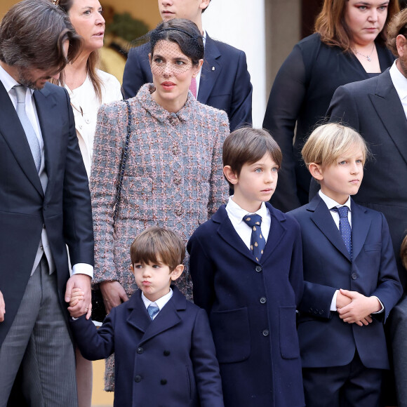 Dimitri Rassam, Balthazar Rassam, Charlotte Casiraghi, Raphaël Elmaleh - La famille princière de Monaco dans la cour du palais lors de la Fête Nationale de la principauté de Monaco le 19 novembre 2022. © Dominique Jacovides / Bruno Bebert / Bestimage