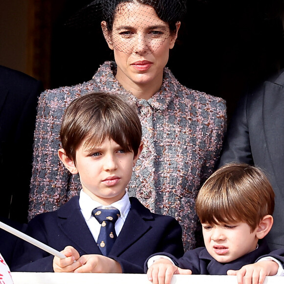 Balthazar Rassam a fait sa première apparition publique au balcon du palais de Monaco en 2022
Charlotte Casiraghi et leur fils Balthazar Rassam - La famille princière au balcon du palais lors de la Fête Nationale de la principauté de Monaco le 19 novembre 2022. © Dominique Jacovides / Bruno Bebert / Bestimage