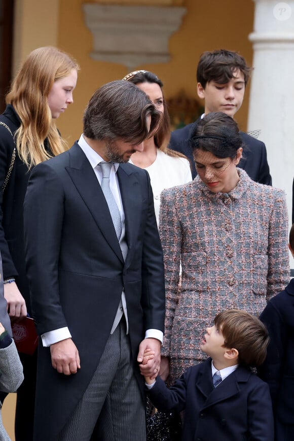 Dimitri Rassam, Charlotte Casiraghi et leur fils Balthazar Rassam - La famille princière de Monaco dans la cour du palais lors de la Fête Nationale de la principauté de Monaco le 19 novembre 2022. © Dominique Jacovides / Bruno Bebert / Bestimage 