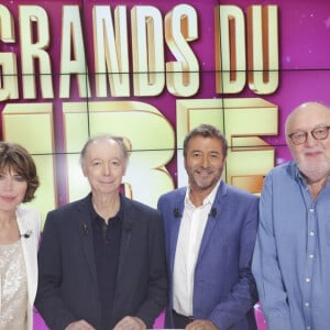 Des personnalités qui devraient permettre à ce numéro des "Grands du rire" de cartonner !
Exclusif - Karen Cheryl, Philippe Chevallier, Bernard Montiel, Bernard Mabille - Enregistrement de l'émission "Les grands du rire", présentée par K.Chéryl et B.Montiel, diffusée le 26 octobre sur C8 © Jack Tribeca / Bestimage 