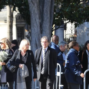 Lors des obsèques de Philippe, le tout Paris était au Père Lachaise.
Julie et Gérard Leclerc assistant aux funérailles du journaliste français Philippe Gildas au cimetière du Père Lachaise à Paris, France, le 5 novembre 2018. Photo par ABACAPRESS.COM