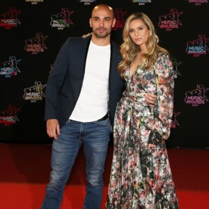 Et de compléter : "Je fais également beaucoup de sport. Tout cela est forcément lié à la vie que j'ai choisie".
Clara Morgane et son mari Jérémy Olivier - 21ème édition des NRJ Music Awards au Palais des festivals à Cannes le 9 novembre 2019. © Dominique Jacovides/Bestimage 