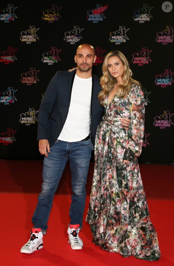 Et de compléter : "Je fais également beaucoup de sport. Tout cela est forcément lié à la vie que j'ai choisie".
Clara Morgane et son mari Jérémy Olivier - 21ème édition des NRJ Music Awards au Palais des festivals à Cannes le 9 novembre 2019. © Dominique Jacovides/Bestimage 