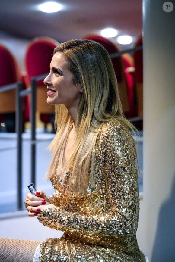 Exclusif - Après son spectacle, Clara Morgane attend son public pour une séance de dédicaces et de photos. Le cabaret de Clara Morgane au 7ème, une ode à la femme entre paillettes et glamour ou accrobaties à Lyon le 06/01/2024.