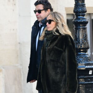 Mais le havre de paix du couple a été touché par de multiples malheurs comme l'a fait savoir Christelle Bardet. 
Laurent Gerra et sa femme Christelle Bardet - Arrivées aux obsèques de Gérard Collomb en la cathédrale Saint-Jean à Lyon le 29 novembre 2023. © Romain Doucelin/Bestimage 